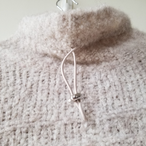 HOLZWEILER Barlind Oversized Turtleneck Sweater - Picture 10 of 16